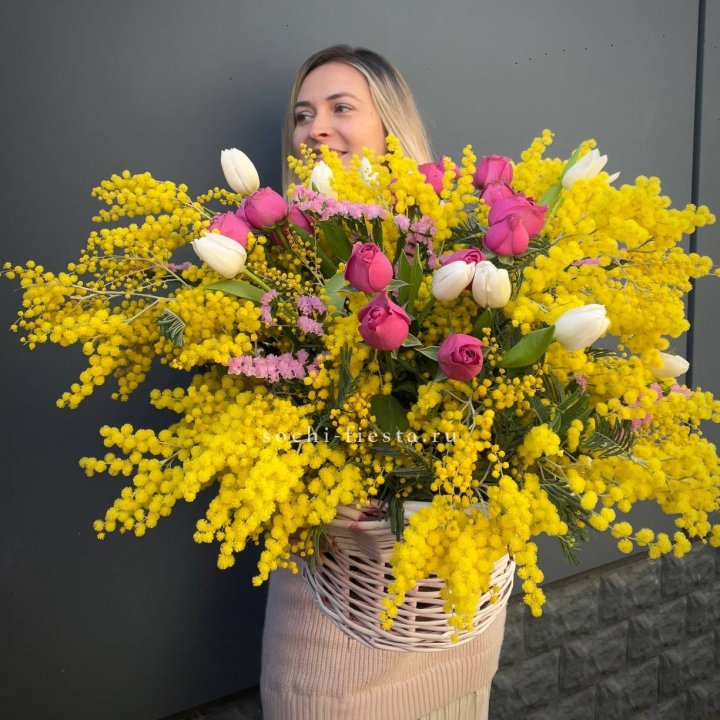 Цветочная корзина с мимозой "Спринг" в Химкие
