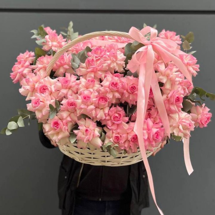 51 розовая роза в корзине в Химкие