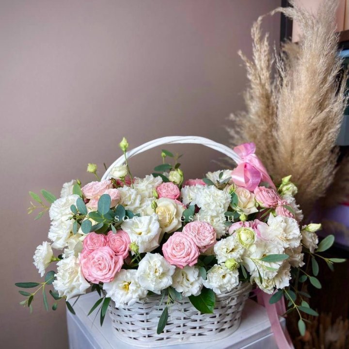 Цветочная корзина "Пинки вайт" в Химкие
