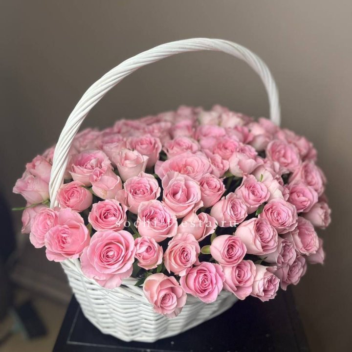 101 розовая роза в корзине в Химкие