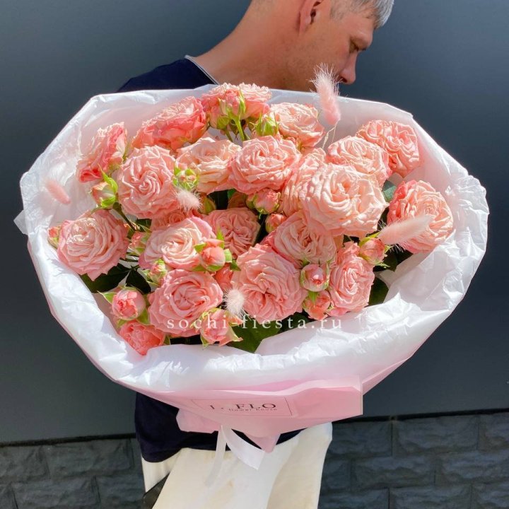 Пионовидные розы Мадам Бомбастик в Химкие