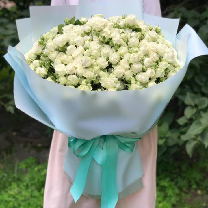 51 белая кустовая роза в Химкие