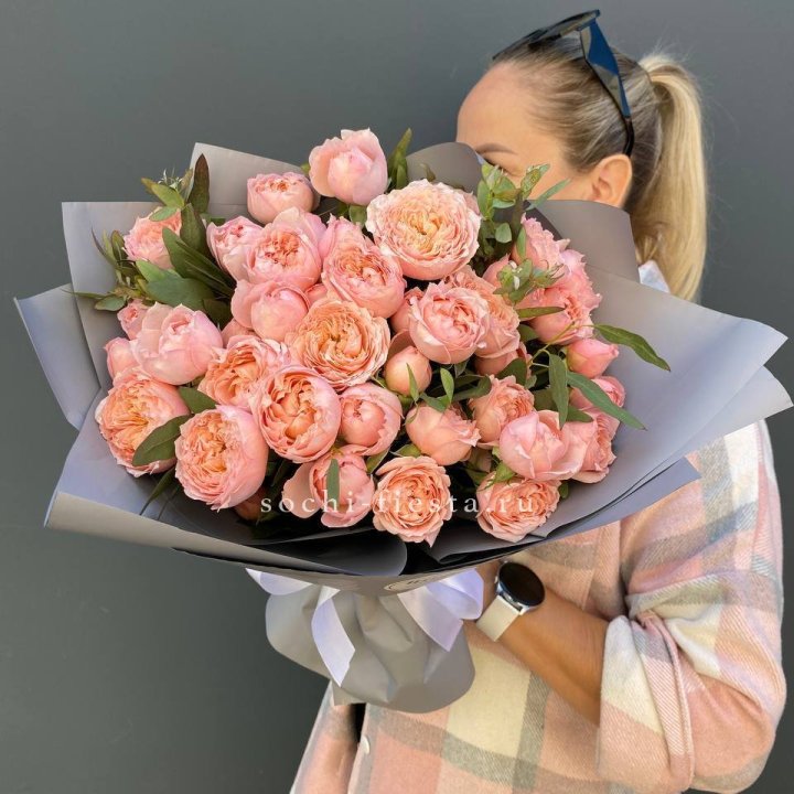 Букет с пионовидными розами "Пивайн" в Химкие