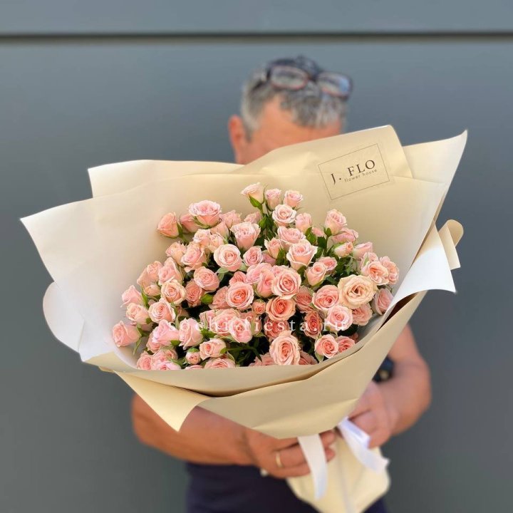 Кустовые розы леди в Химкие