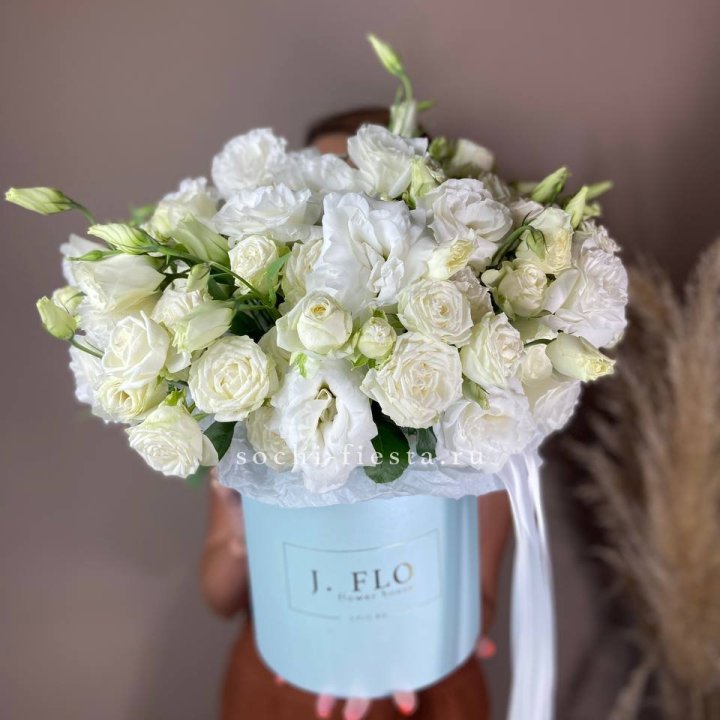 Бокс кустовых роз и эустомы  в Химкие