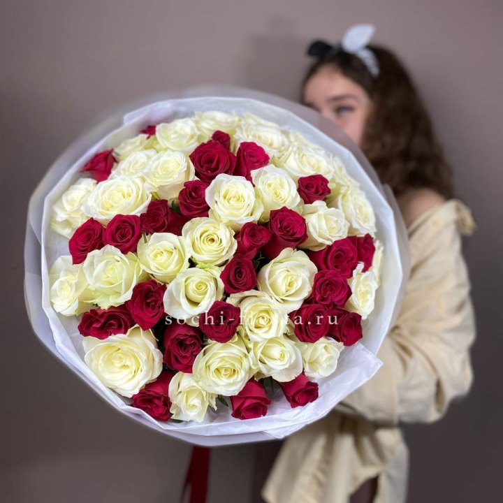 Микс из 55 роз в Химкие