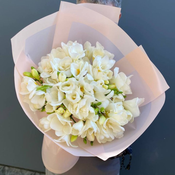 Букет белых фрезий  в Химкие