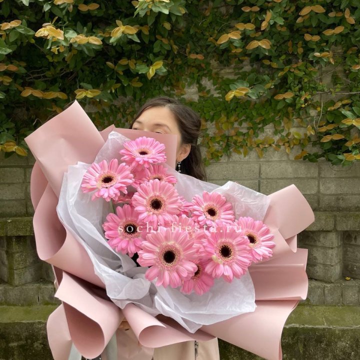 13 розовых гербер в Химкие