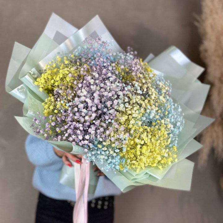 Букет радужных гипсофил в Химкие