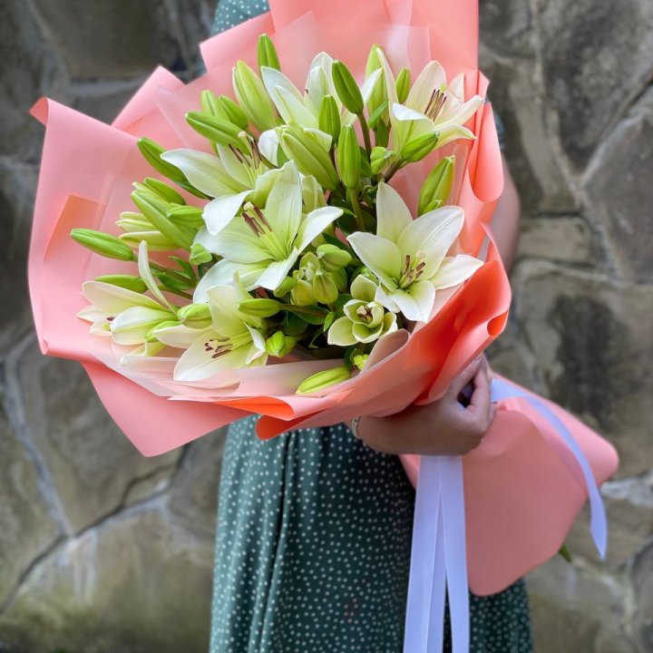 Букет из 7 белых лилий в Химкие