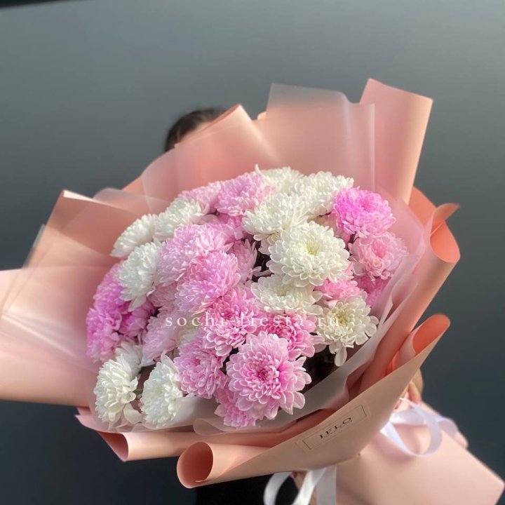  Букет бело-розовых хризантем  в Химкие