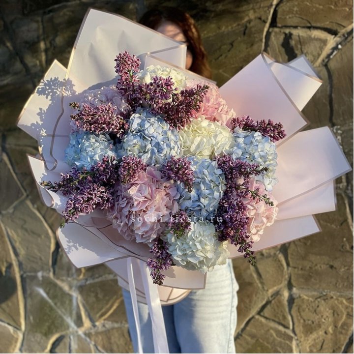Букет гортензии с сиренью в Химкие
