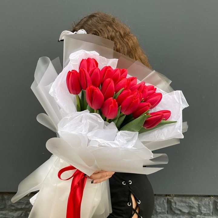  25 красных воздушных тюльпанов в Химкие