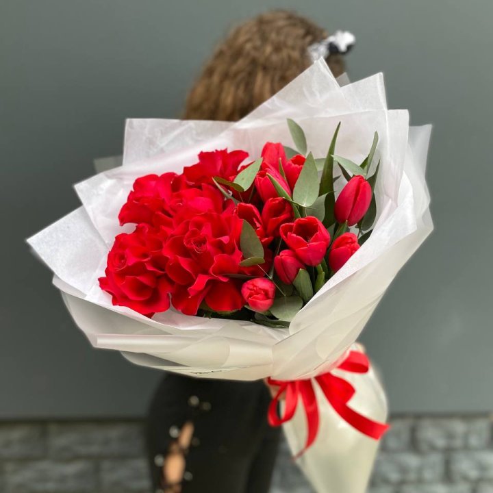 Дуо тюльпаны и розы в Химкие