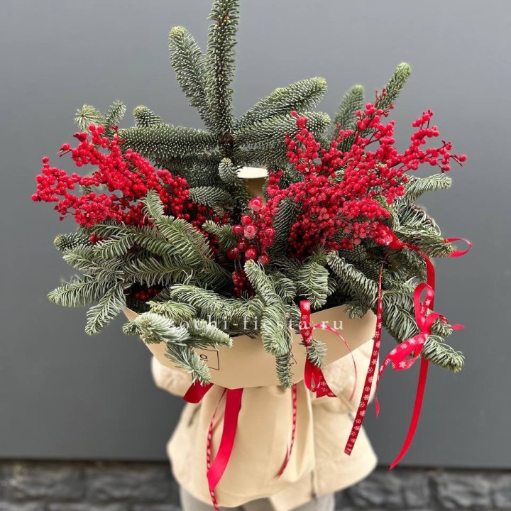 Букет нобилиса и ягод в Химкие