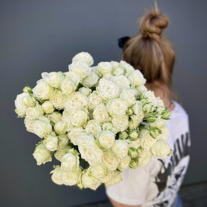 Охапка кустовых роз бомбастик  в Химкие