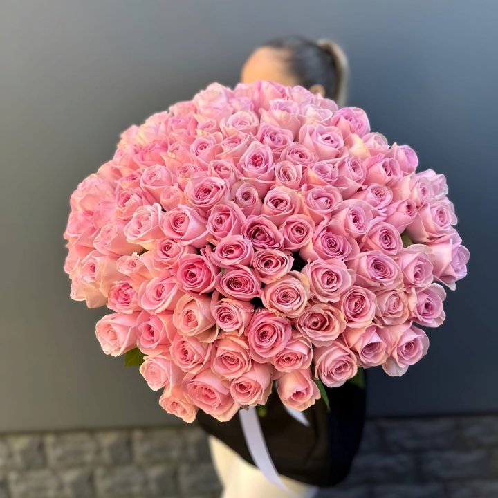 Охапка из 101 розовой розы в Химкие