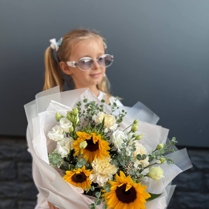  Букет  из стойких цветов с подсолнухами в Химкие