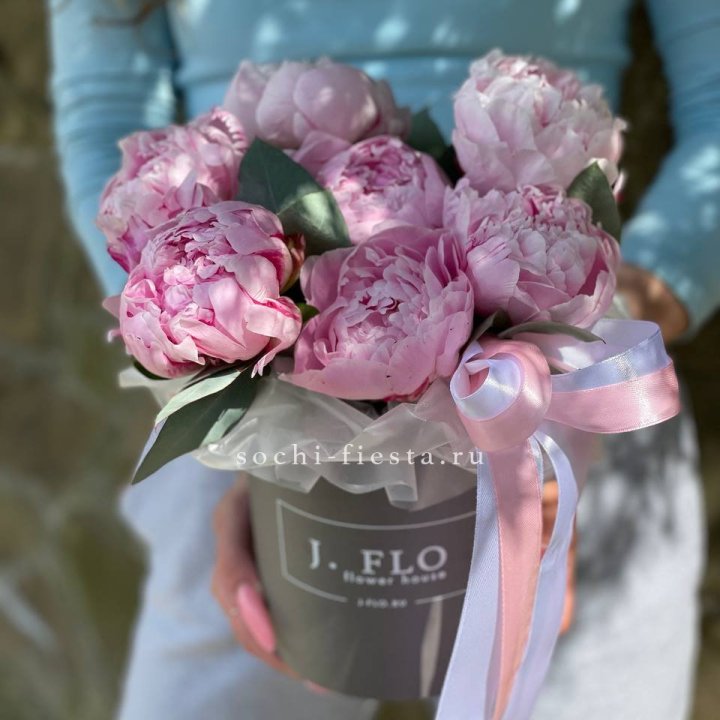 Цилиндр пионов с эвкалиптом в Химкие