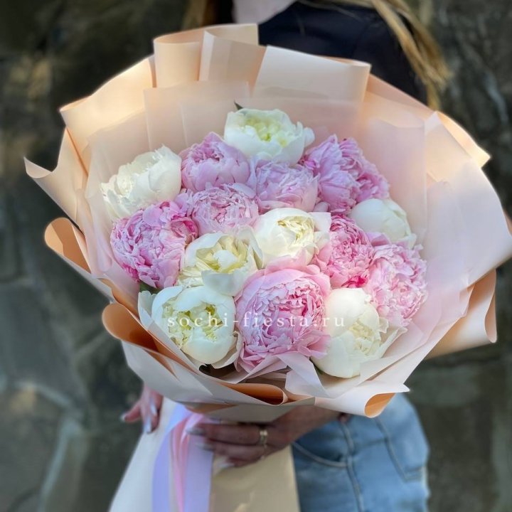 Букет 15 зефирных пионов в Химкие