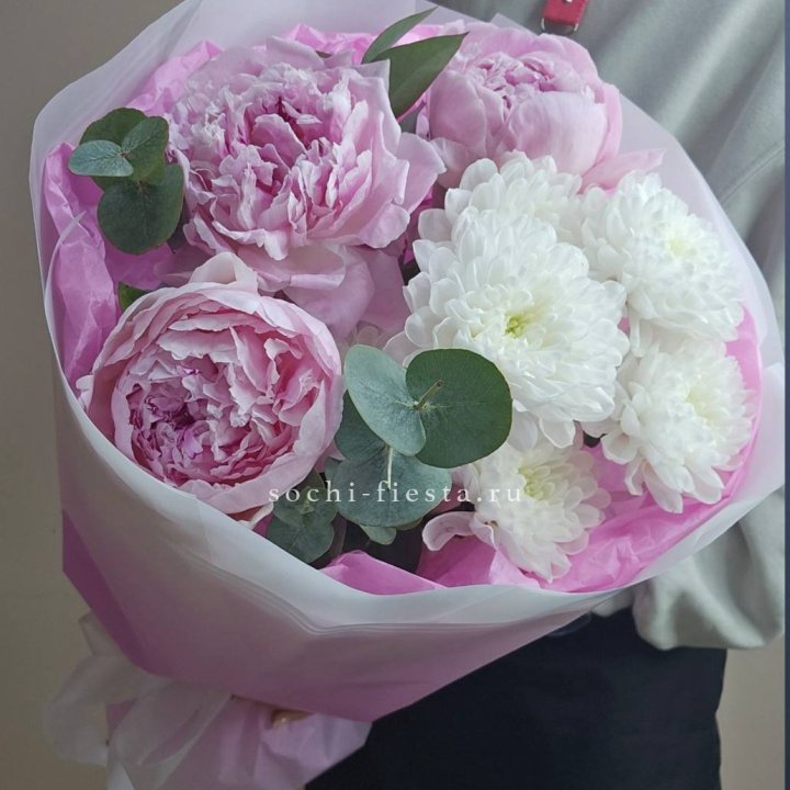  Букет комплимент с пионами в Химкие