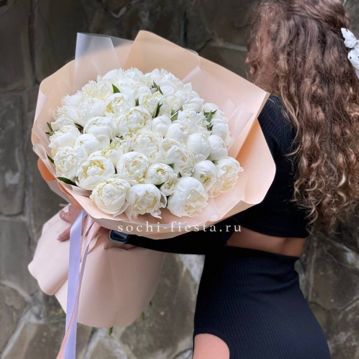 35 белых пион в Химкие