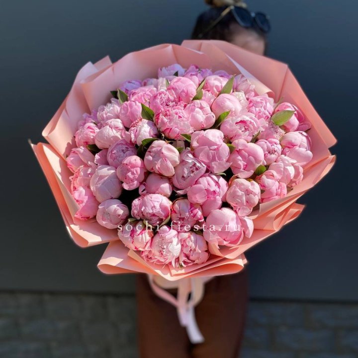 Нежный букет 51 пионов  в Химкие