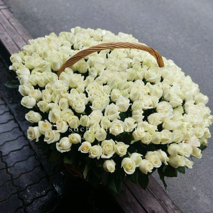 303 розы в корзине в Химкие