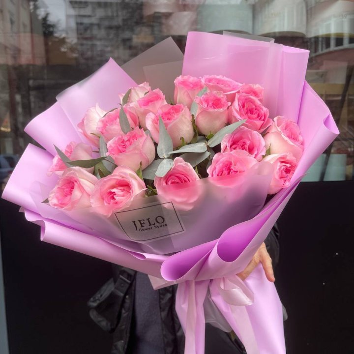  19 розовых роз в Химкие