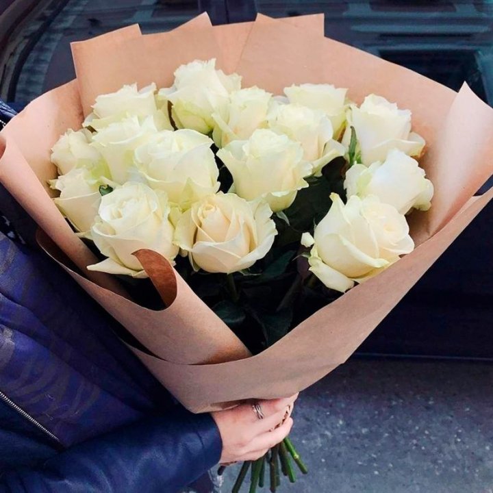 15 белых роз "Крафт" в Химкие