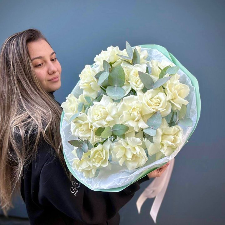 15 Белых французских роз "Ноте бьянка" в Химкие