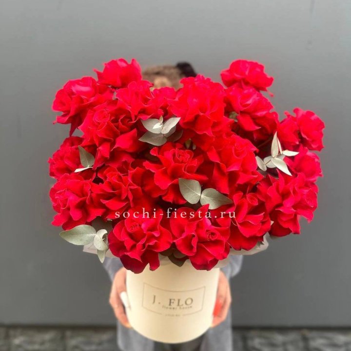 35 Французских роз в боксе в Химкие