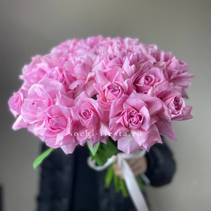 25 розовых французских роз в Химкие