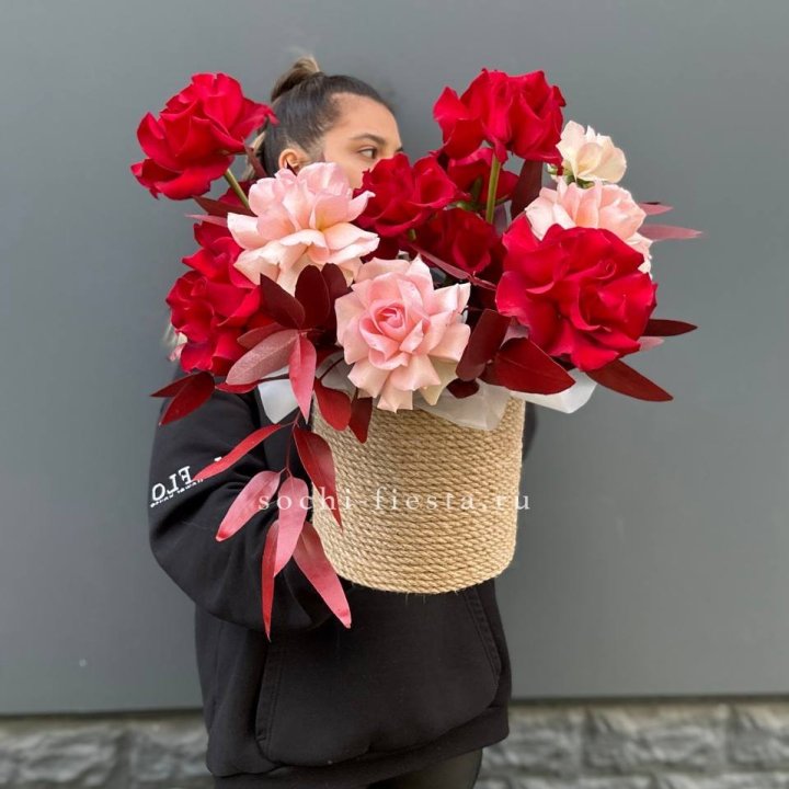 15 Французских роз в джутовом кашпо в Химкие