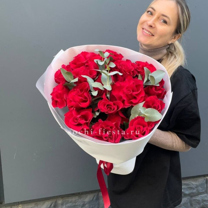 17 Красных французских роз в Химкие