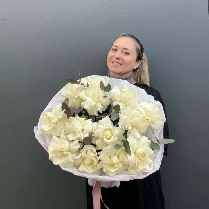 13 Белых французских роз Облако в Химкие