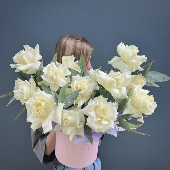 15 Французских роз в боксе в Химкие