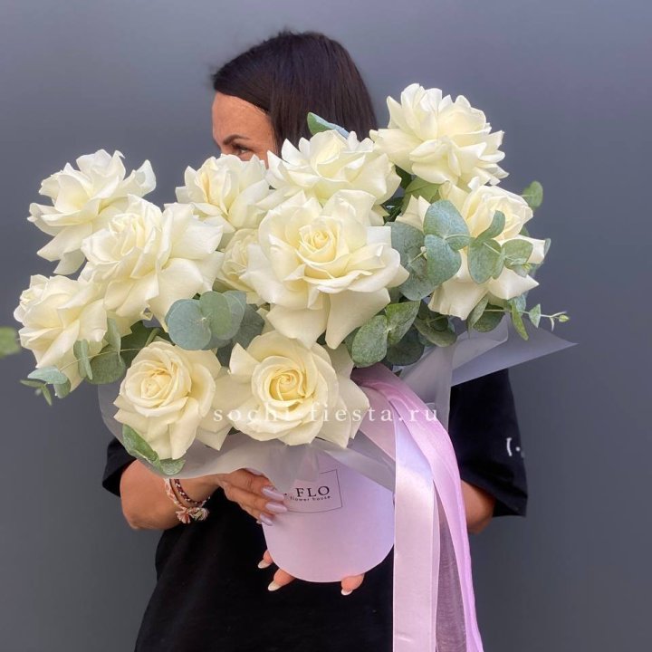 11 Французских белых роз в боксе в Химкие