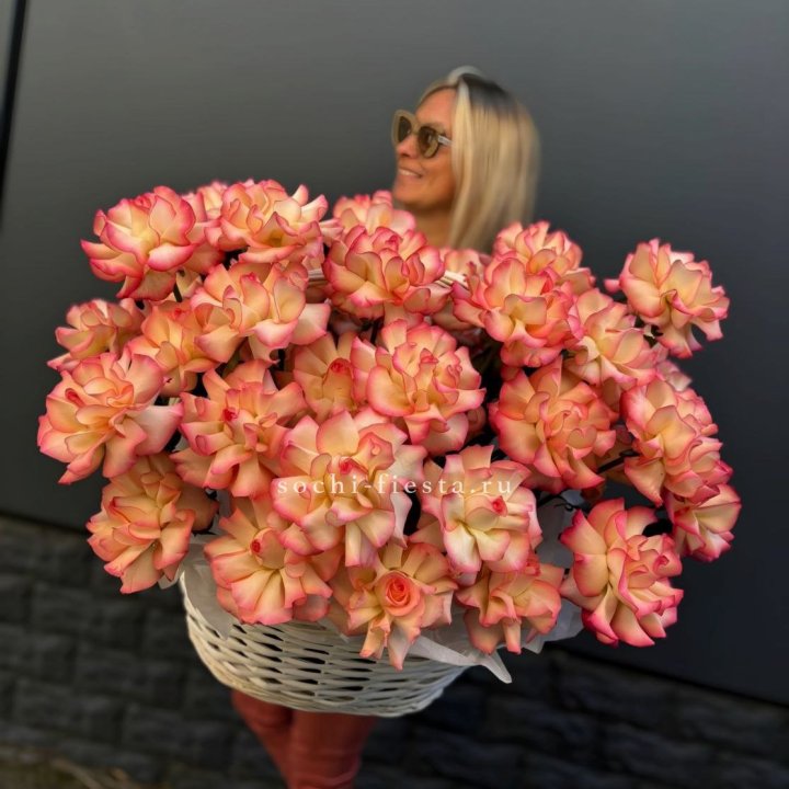 45 французских роз Джумилия в корзине в Химкие