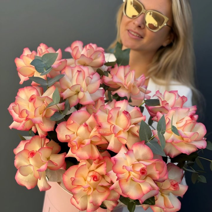 15 французских  роз Джумилия в боксе в Химкие