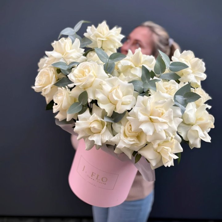 25 Французских белых роз в боксе в Химкие