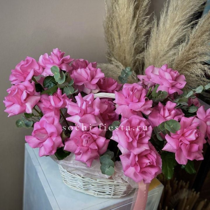 25 роз в цветочной корзине Пинк в Химкие