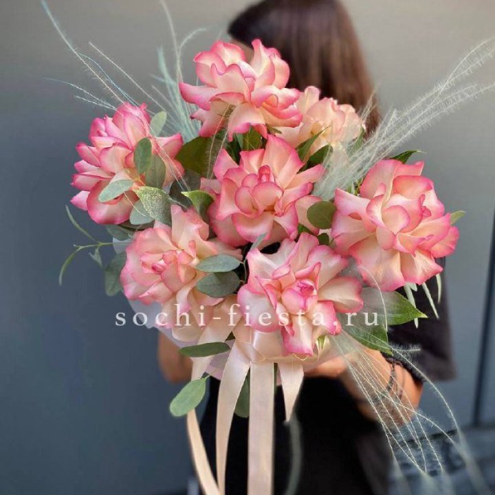 9 Французских роз Джумилия в боксе в Химкие