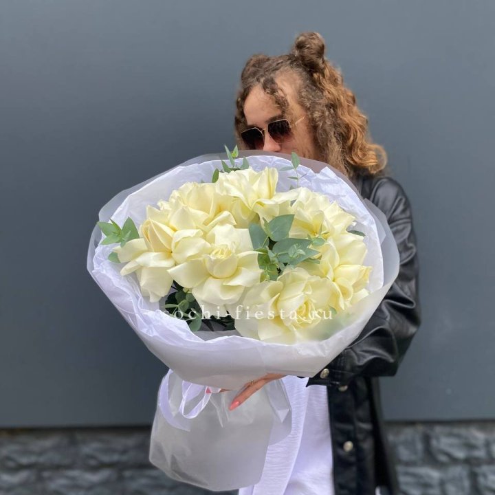 7 Белых французских роз  в Химкие