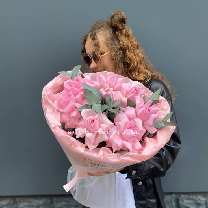 7 розовых роз в Химкие