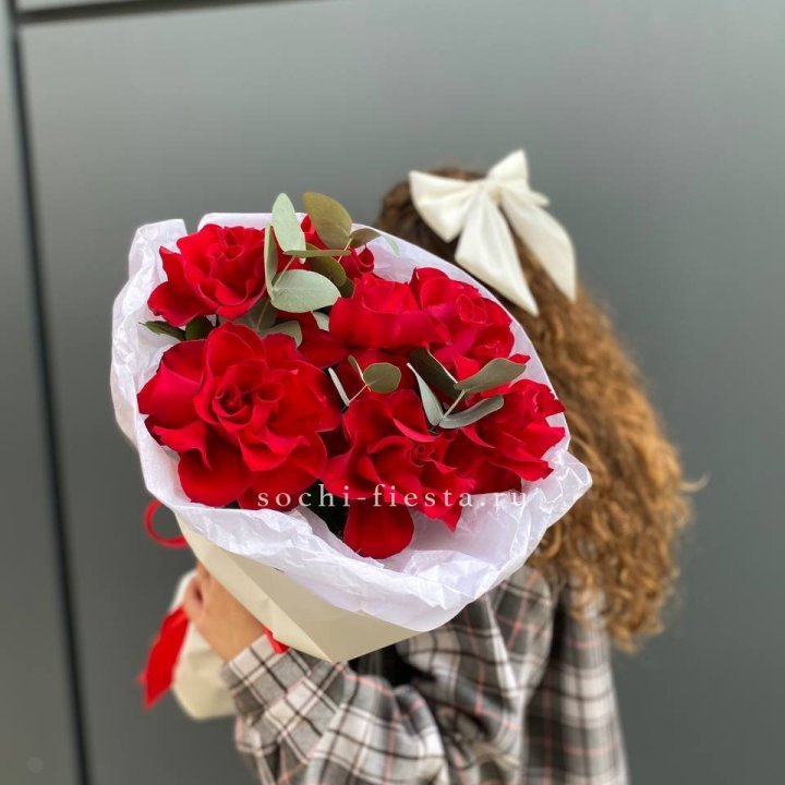 7 красных французских роз в Химкие