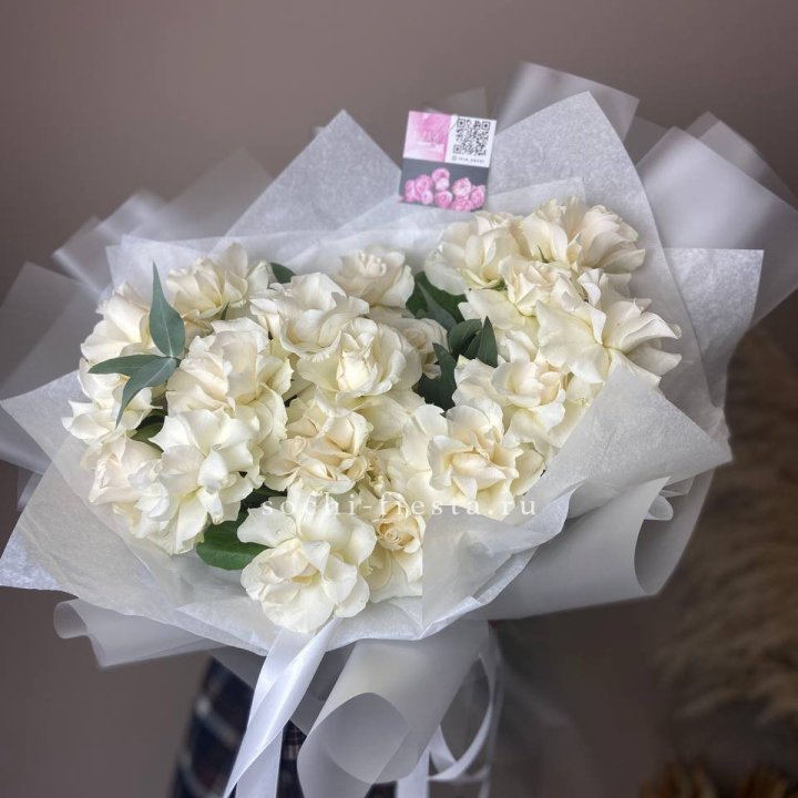 21 французских роз с эвкалиптом в Химкие