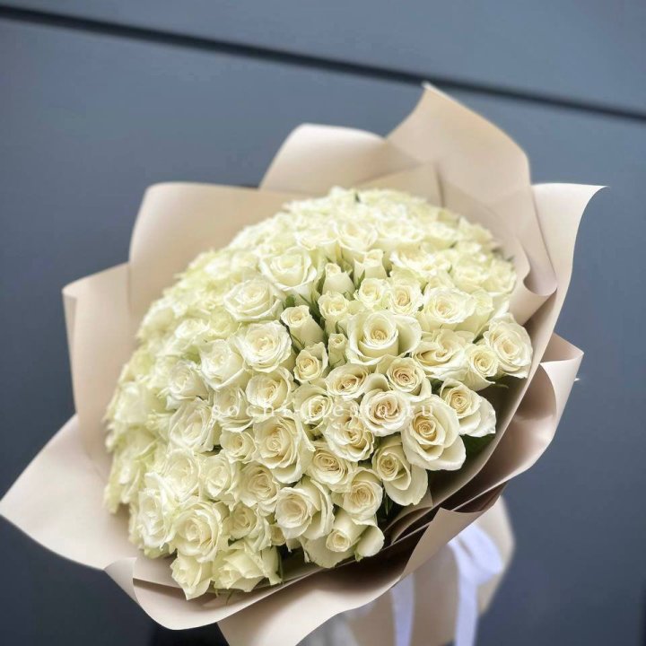 101 белая роза Атена в Химкие