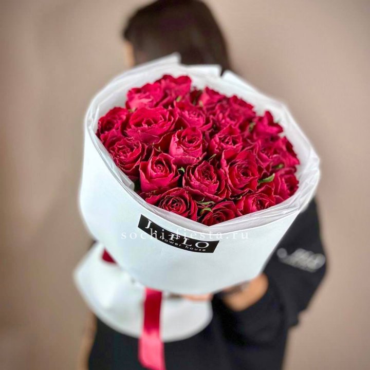 Букет красных роз мадам ред в Химкие