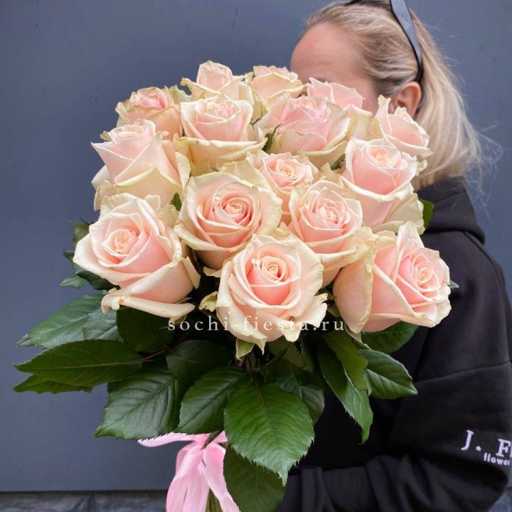 15  кремовых высоких роз в Химкие